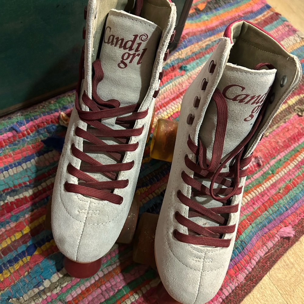 Candi Grl White & Burgundy suede Skates US W 9